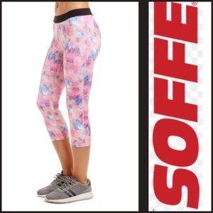 LOW RISE, SOFFE-DRI, COMPRESSION, CAPRI LEGGINGS. Junior Large. Medium